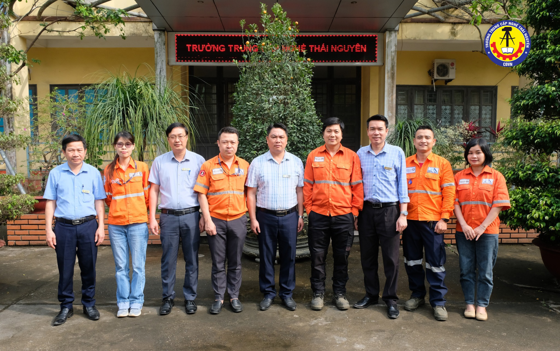 hợp tác với Công ty TNHH Khai thác Chế biến Khoáng sản Núi Pháo